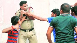 RPF jawan, mob of hawkers, hawker lynch RPF, jawan, kolkata news, city news, local news, bengal news, Indian Express