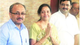 Jhalmuri diplomacy, Babul Supriyo, Mamata Baerjee, TMC, BJP, Rupa Ganguly, Siddharth Nath Singh, kolkata news, city news, local news, Bengal news, Indian Express