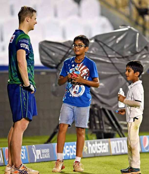 Rahul Dravid's son enjoys practice with Steve Smith ...