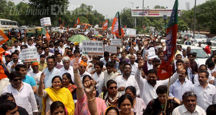 Aam Aadmi Party, Arvind Kejriwal, Bhartiya Janta Party, AAP, BJP, BJP Protest, Power Tariff Hike, DERC, BJP protest against AAP, BJP attack AAP govt, BJP Attack AAP, BJP Protest AAP, Fuel Prices, Coal Prices, Gas Prices, AAP News, BJP News, Delhi news