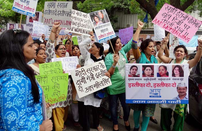 government of delhi, Narendra Modi, Arvind Kejriwal, aam aadmi party, Lalit Modi, Smriti Irani, Sushma Swaraj, Vasundhra Raje, Pankaja Munde, aap protests in Delhi, aap, bhartiya janta party, bjp, Lalit modi row, sushma lalit, Lalit Suhma, bjp leaders, New Delhi, Indian Express, the indian express