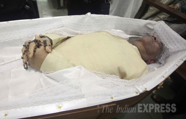 Charles Correa, Charles Correa Dies, Charles Correa Burial, Charles Correa Funeral, Charles Correa Cremation, Correa wife Monika, daughter Nandita, son in law Rahul Mehrotra, Shyam Benegal, Anil Dharker, Julio Ribeiro, Dolly Thakore, BV Doshi, Architect Charles Correa, urban planner Charles Correa, Dadar, Mumbai
