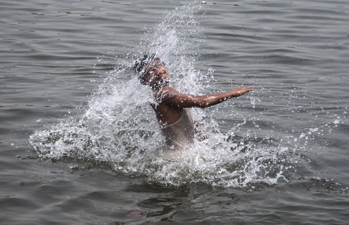 Karachi, Karachi Heat wave, Karachi Death Toll, Karachi Heat stroke, Pakistan Heat wave, ramadan, Sindh Heat wave, Karachi 400 dead, Karachi Heat wave Kills, Karachi Heat Wave Ramadan, Karachi Ramadan Heat wave, Karachi Heat wave news, Karachi news, Pakistan news