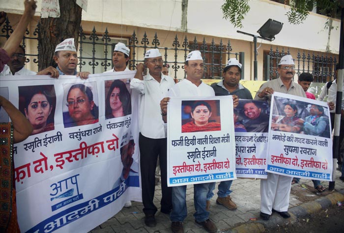 government of delhi, Narendra Modi, Arvind Kejriwal, aam aadmi party, Lalit Modi, Smriti Irani, Sushma Swaraj, Vasundhra Raje, Pankaja Munde, aap protests in Delhi, aap, bhartiya janta party, bjp, Lalit modi row, sushma lalit, Lalit Suhma, bjp leaders, New Delhi, Indian Express, the indian express
