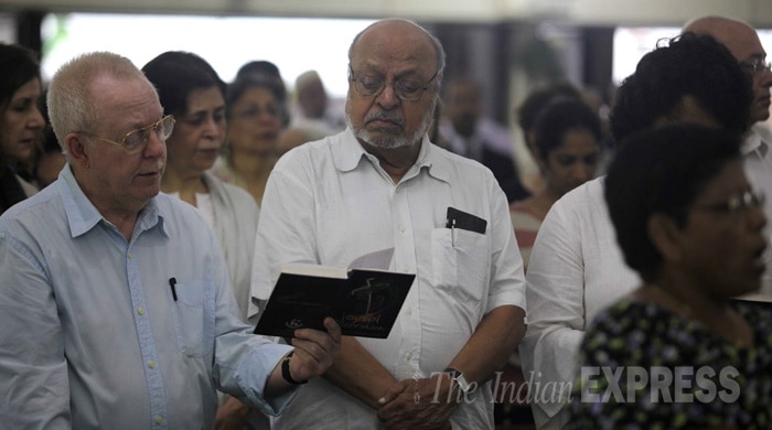 Charles Correa, Charles Correa Dies, Charles Correa Burial, Charles Correa Funeral, Charles Correa Cremation, Correa wife Monika, daughter Nandita, son in law Rahul Mehrotra, Shyam Benegal, Anil Dharker, Julio Ribeiro, Dolly Thakore, BV Doshi, Architect Charles Correa, urban planner Charles Correa, Dadar, Mumbai