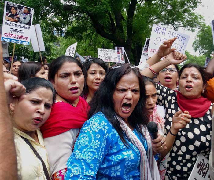 government of delhi, Narendra Modi, Arvind Kejriwal, aam aadmi party, Lalit Modi, Smriti Irani, Sushma Swaraj, Vasundhra Raje, Pankaja Munde, aap protests in Delhi, aap, bhartiya janta party, bjp, Lalit modi row, sushma lalit, Lalit Suhma, bjp leaders, New Delhi, Indian Express, the indian express
