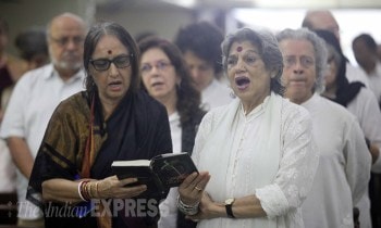 Shyam Benegal, Anil Dharker, Julio Ribeiro attend Charles Correa's funeral