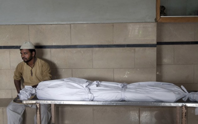 Karachi, Karachi Heat wave, Karachi Death Toll, Karachi Heat stroke, Pakistan Heat wave, ramadan, Sindh Heat wave, Karachi 400 dead, Karachi Heat wave Kills, Karachi Heat Wave Ramadan, Karachi Ramadan Heat wave, Karachi Heat wave news, Karachi news, Pakistan news