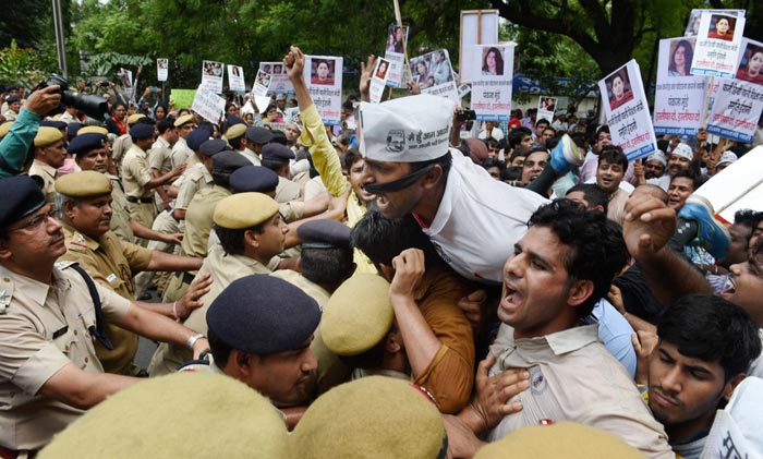 government of delhi, Narendra Modi, Arvind Kejriwal, aam aadmi party, Lalit Modi, Smriti Irani, Sushma Swaraj, Vasundhra Raje, Pankaja Munde, aap protests in Delhi, aap, bhartiya janta party, bjp, Lalit modi row, sushma lalit, Lalit Suhma, bjp leaders, New Delhi, Indian Express, the indian express