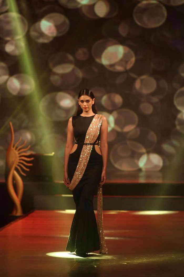 IIFA awards 2015, IIFA 2015, IIFA, IIFA Awards, Aditi Rao Hydari, Bipasha Basu, Malaika Arora Khan, Dia Mirza, Huma Qureshi, Masaba Gupta, Vivek Oberoi, Neha Dhupia, Sonu Sood, Jacqueline Fernandez, Genelia Deshmukh, Riteish Deshmukh, Lauren Gottlieb, Kanika Kapoor, Lisa Hayden, Sonu Sood, bollywood at IIFA, IIFa malaysia, IIFA kuala lumpur, IIFA awards kuala lumpur, iifa awards picture, iifa awards pictures, dia mirza,lauren gottlieb, rocky s, masaba gupta, entertainment news
