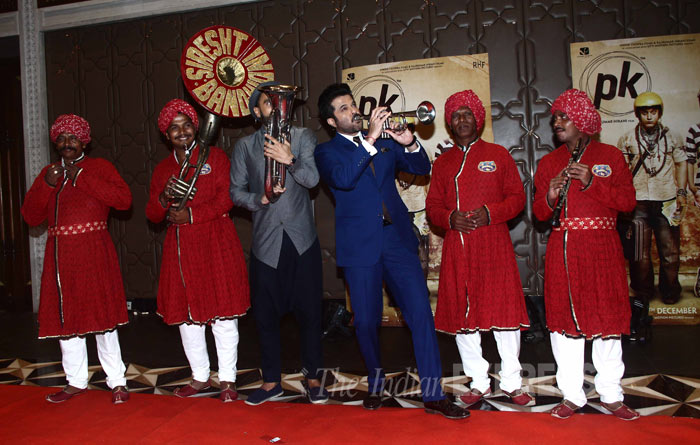 deepika padukone, kangana ranaut, aamir khan, aamir khan daughter, aamir khan pk success bash, anushka sharma, ranveer singh, aamir khan, amitabh bachchan, pk, pk success bash, pk success bash guests, amitabh bachchan pk, big b pk, deepika pk, ranveer singh pk, aamir khan pk