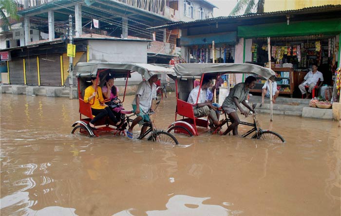 Assam flood, Assam floods, Assam monsoon, Assam monsoon flood, Brahmaputra overflowing, Assam Brahmaputra floods, Arunachal Pradesh floods, Brahmaputra tributaries floods, Assam flood affected districts, Assam MeT department, Assam Barpeta, Lakhimpur, Dhemaji floods, Assam flood news, Assam Flood photos, arunachal flood photos, Brahmaputra flood photos, india news, assam news, northeast news,