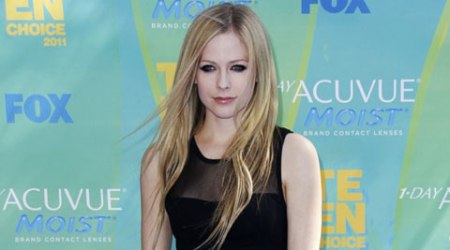 Avril Lavigne, singer Avril Lavigne, Avril Lavigne songs, Avril Lavigne news, Avril Lavigne lyme disease, entertainment news