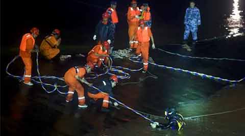 China ship capsize: 7 dead, hundreds still missing after cruise ship ...