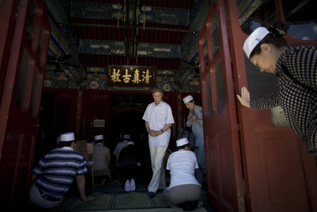 Ramadan, Ramadan Mubarak, Prophet Muhammad, Islamic Ramadan, Laylat al Qadr, taraweeh, Islamic Festival, Ramadan Prayers, Ramadan Starts, Muslim starts Ramadan, China, Yemen, Turkey, Iran, Bosnia, Indonesia, Palestinia, Morocco, Muslims celebrate Ramadan