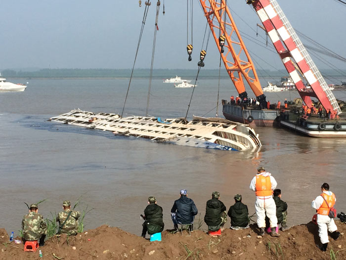 Yangtze, Yangtze Ship disaster, Yangtze ship capsize, China, china boat sinks, China boat capsizing, Ship sinks in China, China Boat Rescue operations, China Boat rescue work, China Boat Survivors, China Ship Sinks