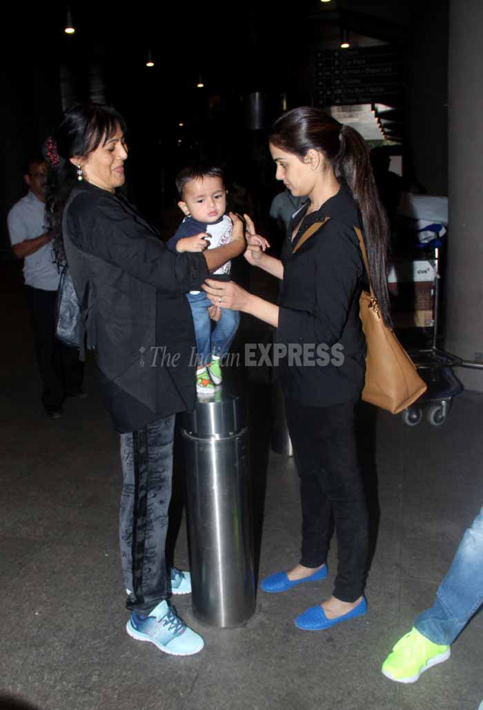 riteish deshmukh, genelia dsouza, riteish, genelia, vivek oberoi, priyanka, vivek, vivek priyanka, vivek oberoi daughter, vivek oberoi son, vivek oberoi kids, vivek oberoi wife, vivek priyanka, vivek oberoi kids pictures, riteish genelia son, genelia mom, riteish son picture, riaan deshmukh