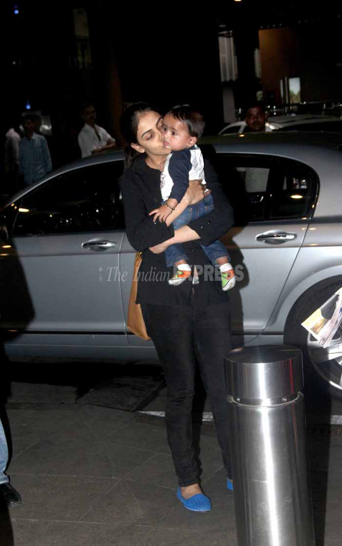 riteish deshmukh, genelia dsouza, riteish, genelia, vivek oberoi, priyanka, vivek, vivek priyanka, vivek oberoi daughter, vivek oberoi son, vivek oberoi kids, vivek oberoi wife, vivek priyanka, vivek oberoi kids pictures, riteish genelia son, genelia mom, riteish son picture, riaan deshmukh
