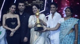 indias got talent, manik paul, malaika arora khan, kirron kher, karan johar, indias got talent pics, indias got talent finale, indias got talent winner, indias got talent manik paul, manik paul trophy, indias got talent judges, indias got talent finale pics, indias got talent finale pictures, entertainment, indias got talent images