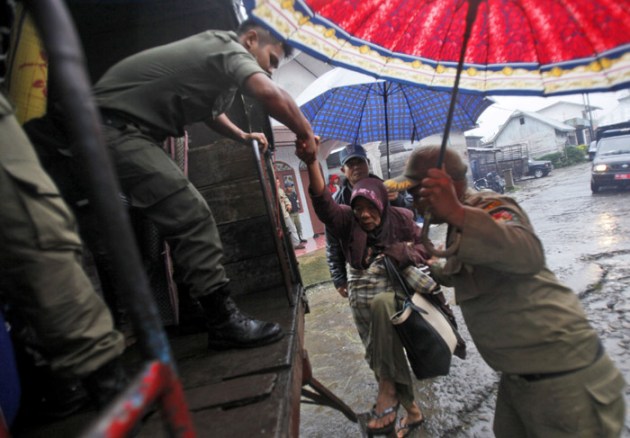 indonesia, indonesia volcano photos, photos indonesia volcano, Mount Sinabung, Sinabung erupts, Sinabung photos, Sinabung volcano, Sinabung volano photos, indonesia evacuation, indonesia news, world news