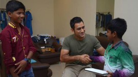 Dhoni, Mahendra Singh Dhoni, Indian Cricket Captain, Kaaka Muttai, Kaaka Muttai movie, Dhoni Kaaka Muttai, MS Dhoni, MS Dhoni Kaaka Muttai movies, entertainment news