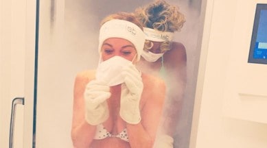 Linday Lohan, Actress Lindsay Lohan, Lindsay Lohan crytherapy, Lindsay Lohan Chikungunya, Lindsay Lohan treatment, Lindsay Lohan Movies, Lindsay Lohan Chinkungunya Treatment, Lindsay Lohan going through cryotherapy, Entertainment news
