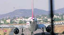 flight windshield crack, Pune-Delhi flight delay, Spicejet flight delay, Pune news, india news, latest news, indian express