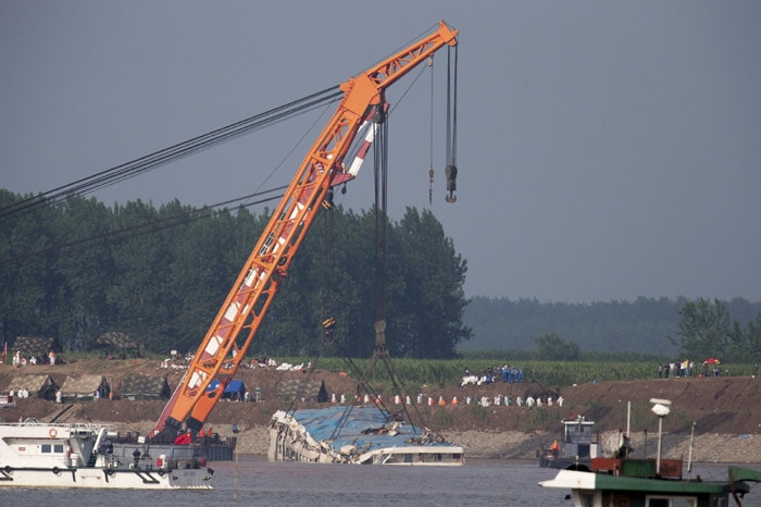 Yangtze, Yangtze Ship disaster, Yangtze ship capsize, China, china boat sinks, China boat capsizing, Ship sinks in China, China Boat Rescue operations, China Boat rescue work, China Boat Survivors, China Ship Sinks