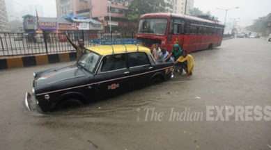 rain, mumbai rain, rain water on road, mumbai traffic, Met, mumbai news, indian express
