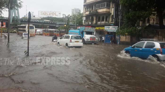 Mumbai rains: Defying downpour, city comes back on track | Picture ...