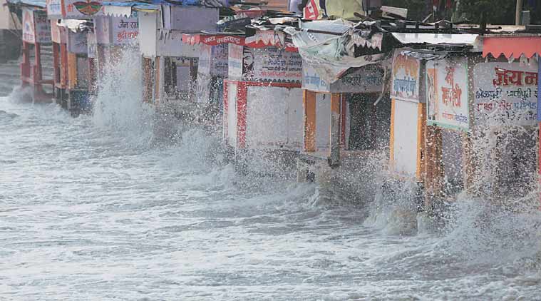 mumbai hyperlocal, waterlogging in mumbai, mumbai waterlogging, waterlogging in hindmata, hindmata mumbai, dadr waterlogging, indian express mumbai
