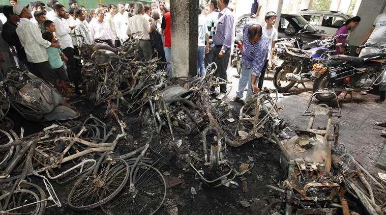 pune vehicles burnt, pune  Vehicles torched, pune Sun city, Pune, Vehicles torched, pune Sinhagad Road, pune news, indian express news