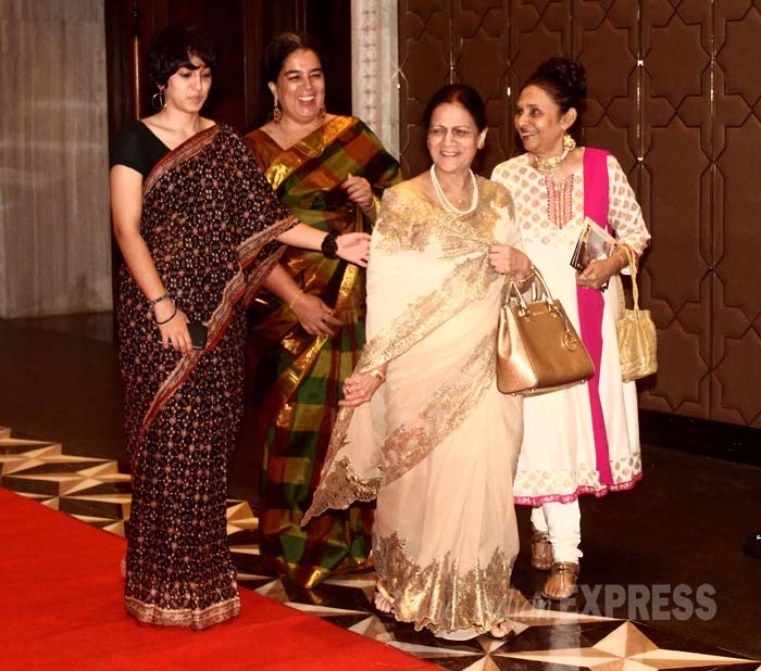 deepika padukone, kangana ranaut, aamir khan, aamir khan daughter, aamir khan pk success bash, anushka sharma, ranveer singh, aamir khan, amitabh bachchan, pk, pk success bash, pk success bash guests, amitabh bachchan pk, big b pk, deepika pk, ranveer singh pk, aamir khan pk