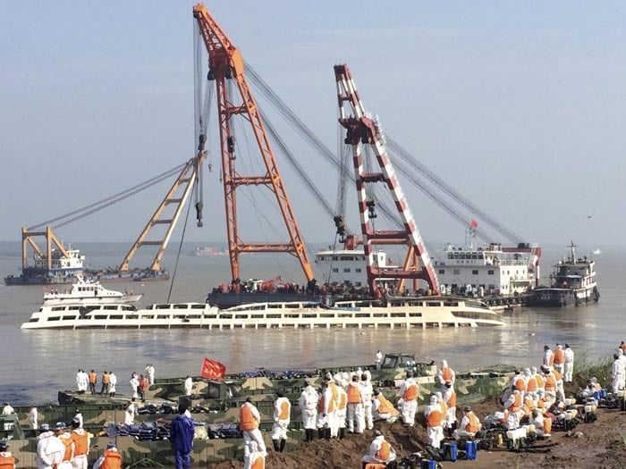 Yangtze, Yangtze Ship disaster, Yangtze ship capsize, China, china boat sinks, China boat capsizing, Ship sinks in China, China Boat Rescue operations, China Boat rescue work, China Boat Survivors, China Ship Sinks