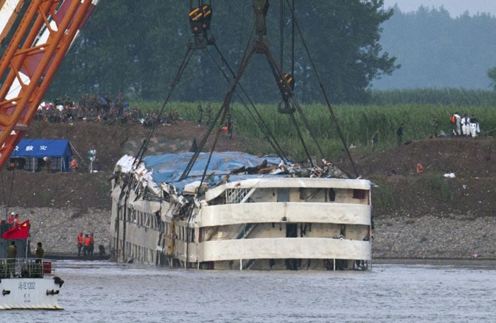 Yangtze, Yangtze Ship disaster, Yangtze ship capsize, China, china boat sinks, China boat capsizing, Ship sinks in China, China Boat Rescue operations, China Boat rescue work, China Boat Survivors, China Ship Sinks
