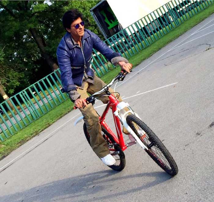 Shah Rukh Khan, 24 years of shah rukh khan in bollywood, 24 years in bollywood srk, srk, srk movies, shah rukh khan 24 years, 24 years of shah rukh khan, 24 years of srk, srk bollywood career, shah rukh khan bollywood career, srk films, shah rukh khan films, shah rukh khan pics, shah rukh khan pictures, fan, fauji, Dil Ashna Hai, Deewana, Divya Bharti, Mani Kaul, Idiot, Raju Ban Gaya Gentleman, Juhi Chawla, Deepa Sahi, Darr, Baazigar, Yash Chopra, Rakesh Roshan, Karan Arjun, Salman Khan, Kajol, Aditya Chopra, Dilwale Dulhaniya Le Jayenge, English Babu Desi Mem, Chaahat, Pardes, Mahima Chaudhry, Apurva Agnihotri, Yes Boss, Juhi Chawla, Dil To Pagal Hai, Madhuri Dixit, Karishma Kapoor, Duplicate, Sonali Bendre, Dil Se, Kuch Kuch Hota Hai, Baadshah, Twinkle Khanna, Josh, Aishwarya Rai Bachchan, Hey Ram, Asoka, Kabhi Khushi Kabhie Gham, Amitabh Bachchan, Jaya Bachchan, Kajol, Kareena Kapoor, Hrithik Roshan, Devdas, Madhuri Dixit, Chalte Chalte, Kal Ho Naa Ho, Preity Zinta, Main Hoon Na, Veer Zaara, Swades, Kabhi Alvida Naa Kehna, Don, Chak De! India, Om Shanti Om, Deepika Padukone, Rab Ne Bana Di Jodi, Slumdog Millionaire, My Name Is Khan, Ra.One, Jab Tak Hain Jaan, Chennai Express, Happy New Year, Juhi Chawla