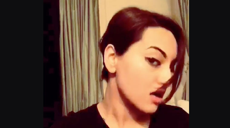 sonakshi sinha, soankshi sinha dubsmash, dubshamsh videos, dubsmash, salman khan, karan arjun, akshay kumar, housefull 2, entertainment news