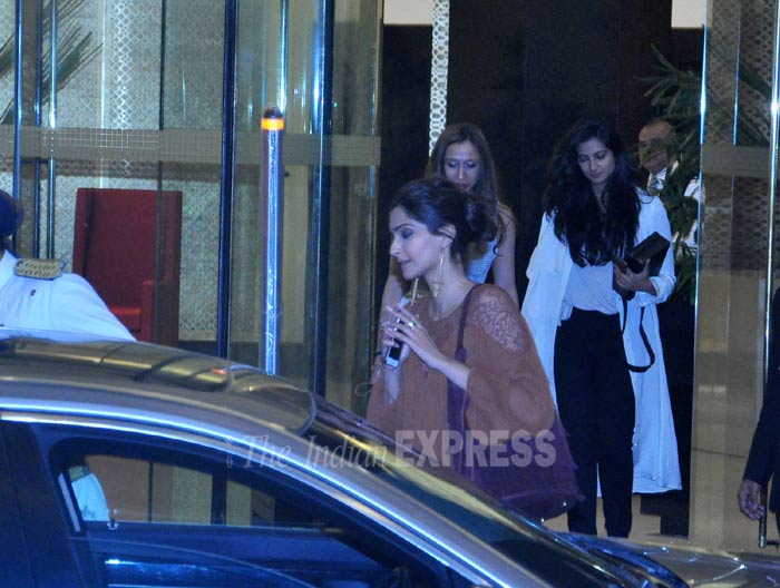 ranbir kapoor, ranveer singh, katrina kaif, sonam kapoor, arjunkapoor, aditya roy kapur, arjun kapoor birthday, arjun kapoor birthday bash, arjun kapoor birthday party, arjun kapoor birthday party pics, arjun kapoor birthday party pictures, ranbir katrina pictures, ranbir katrina pics, ranveer singh pics, ranveer ranbir pics, ranbir kapoor ranveer singh pictures, entertainment, bollywood