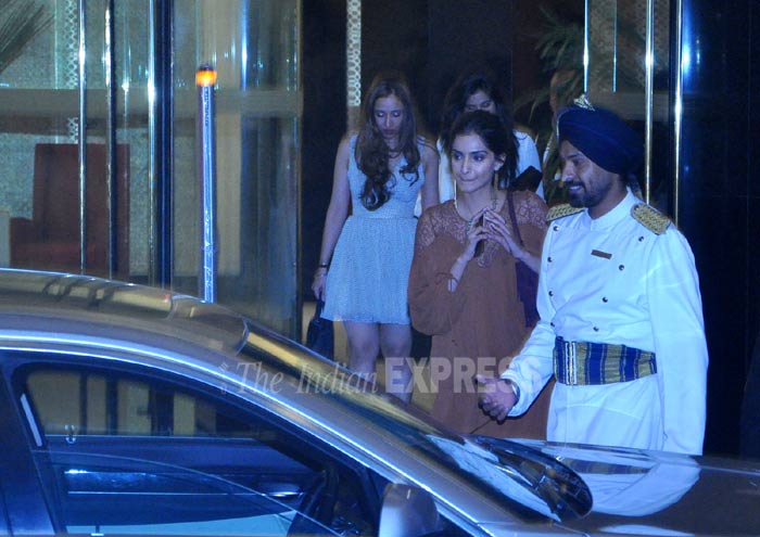 ranbir kapoor, ranveer singh, katrina kaif, sonam kapoor, arjunkapoor, aditya roy kapur, arjun kapoor birthday, arjun kapoor birthday bash, arjun kapoor birthday party, arjun kapoor birthday party pics, arjun kapoor birthday party pictures, ranbir katrina pictures, ranbir katrina pics, ranveer singh pics, ranveer ranbir pics, ranbir kapoor ranveer singh pictures, entertainment, bollywood