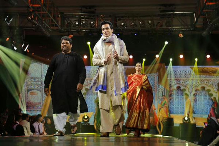 IIFA awards 2015, IIFA 2015, IIFA, IIFA Awards, Aditi Rao Hydari, Bipasha Basu, Malaika Arora Khan, Dia Mirza, Huma Qureshi, Masaba Gupta, Vivek Oberoi, Neha Dhupia, Sonu Sood, Jacqueline Fernandez, Genelia Deshmukh, Riteish Deshmukh, Lauren Gottlieb, Kanika Kapoor, Lisa Hayden, Sonu Sood, bollywood at IIFA, IIFa malaysia, IIFA kuala lumpur, IIFA awards kuala lumpur, iifa awards picture, iifa awards pictures, dia mirza,lauren gottlieb, rocky s, masaba gupta, entertainment news