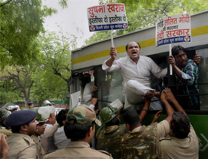 sushma swaraj, Vasundhara Raje, sushma swaraj lalit modi, lalit modi, vasundhara raje lalit modi, Lalit modi documents, Sushma swaraj helping Lalit modi, Congress protest, Congress on Sushma Lalit, Congress protest Sushma residence, Sushma resignation, lalit modi travel documents, lalit modi travel papers, india news, top stories, latest news