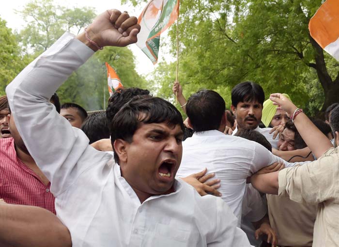 sushma swaraj, Vasundhara Raje, sushma swaraj lalit modi, lalit modi, vasundhara raje lalit modi, Lalit modi documents, Sushma swaraj helping Lalit modi, Congress protest, Congress on Sushma Lalit, Congress protest Sushma residence, Sushma resignation, lalit modi travel documents, lalit modi travel papers, india news, top stories, latest news