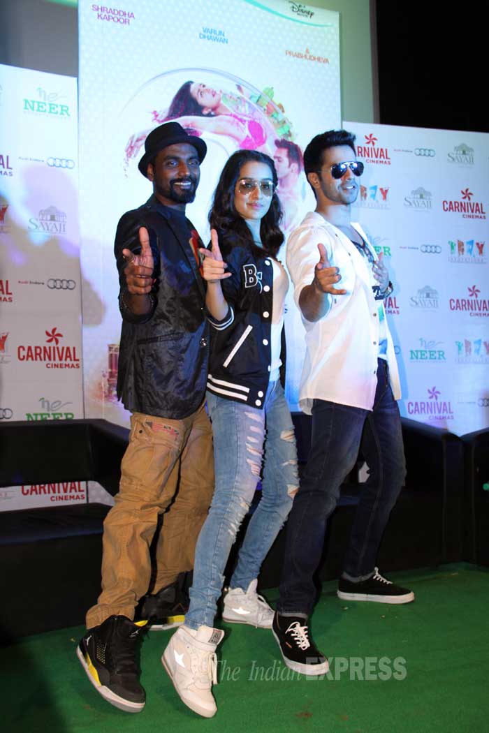varun dhawan, shraddha kapoor, varun, shraddha, abcd 2, remo d'souza, indore, varun dhawan abcd 2, shraddha kapoor abcd 2, varun dhawan pics, shraddha kapoor pics, varun dhawan shraddha kapoor, varun shraddha, entertainment, bollywood pics, bollywood