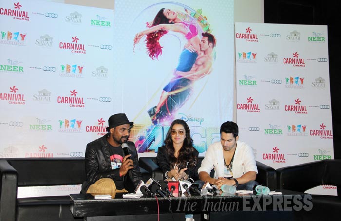 varun dhawan, shraddha kapoor, varun, shraddha, abcd 2, remo d'souza, indore, varun dhawan abcd 2, shraddha kapoor abcd 2, varun dhawan pics, shraddha kapoor pics, varun dhawan shraddha kapoor, varun shraddha, entertainment, bollywood pics, bollywood