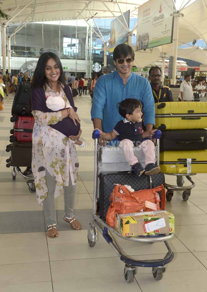 riteish deshmukh, genelia dsouza, riteish, genelia, vivek oberoi, priyanka, vivek, vivek priyanka, vivek oberoi daughter, vivek oberoi son, vivek oberoi kids, vivek oberoi wife, vivek priyanka, vivek oberoi kids pictures, riteish genelia son, genelia mom, riteish son picture, riaan deshmukh