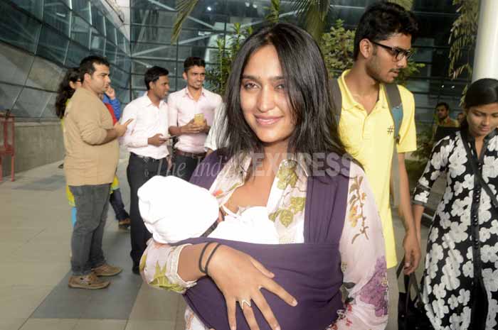 riteish deshmukh, genelia dsouza, riteish, genelia, vivek oberoi, priyanka, vivek, vivek priyanka, vivek oberoi daughter, vivek oberoi son, vivek oberoi kids, vivek oberoi wife, vivek priyanka, vivek oberoi kids pictures, riteish genelia son, genelia mom, riteish son picture, riaan deshmukh