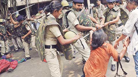 Dhanas colony, Chandigarh Dhanas colony, Dhanas colony residents, Dhanas colony residents protest, Dhanas colony protesters lathicharged, Chandigarh police, Chandigarh news, Punjab news, India news, latest nbews, indian express