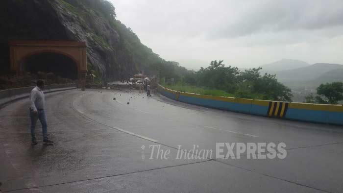 Mumbai Pune Expressway, traffic Mumbai Pune Expressway, Mumbai Pune, Mumbai Pune roads, Mumbai Pune traffic