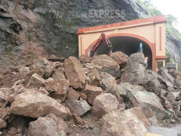 mumbai pune expressway, landslide, mumbai landslide, pune landslide, mumbai landslide photos, pune landslide photos, today landslide photos, mumbai pune expressway landslide, mumbai news, pune news, india news, indian express