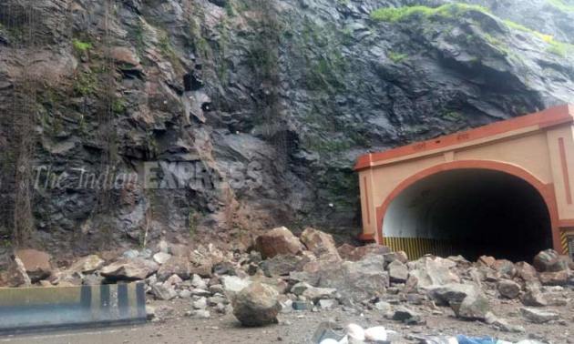 mumbai pune expressway, landslide, mumbai landslide, pune landslide, mumbai landslide photos, pune landslide photos, today landslide photos, mumbai pune expressway landslide, mumbai news, pune news, india news, indian express